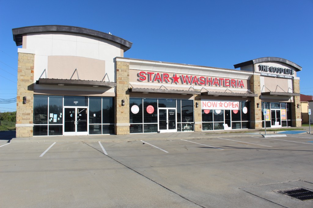 Star Washateria storefront and parking lot
